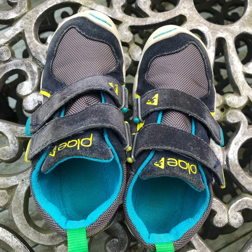 Boys Plae shoes size 11 Ty style Velcro washable toddler